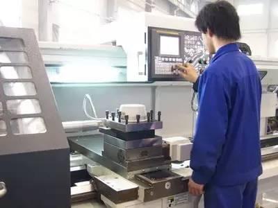 壹個普通數(shu)控(kong)操(cao)作(zuo)工(gong)的壹天，說(shuo)出(chu)來都(dou)是淚啊(a)