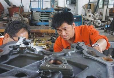 從普(pu)通機(ji)械(xie)修(xiu)理工(gong)到(dao)高級技師(shi) 上海(hai)工(gong)匠(jiang)的匠(jiang)心(xin)傳承(cheng)