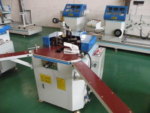 斷橋鋁(lv)設備(bei)“小三件(jian)” 普(pu)通(tong)機械制造(zao)的(de)精密(mi)核(he)心(xin)